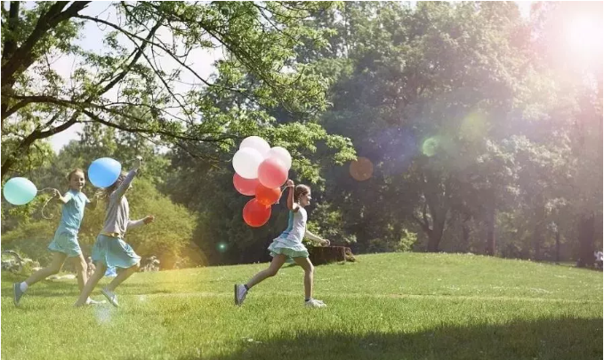 孩子們的童年究竟能有多美？何必想象，點(diǎn)擊即享！