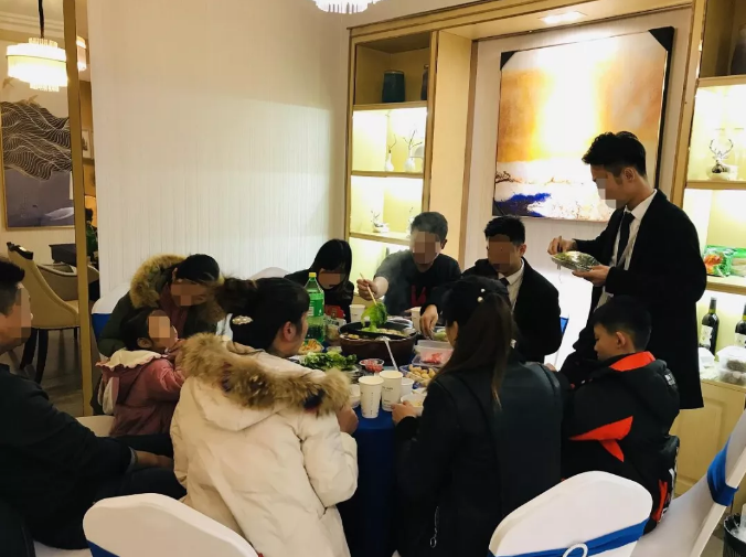 暖冬火鍋宴熱辣開席，老友變新鄰，理想開涮！